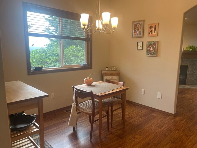 Building Photo - Lovely Single Level Holmes Harbor Home!