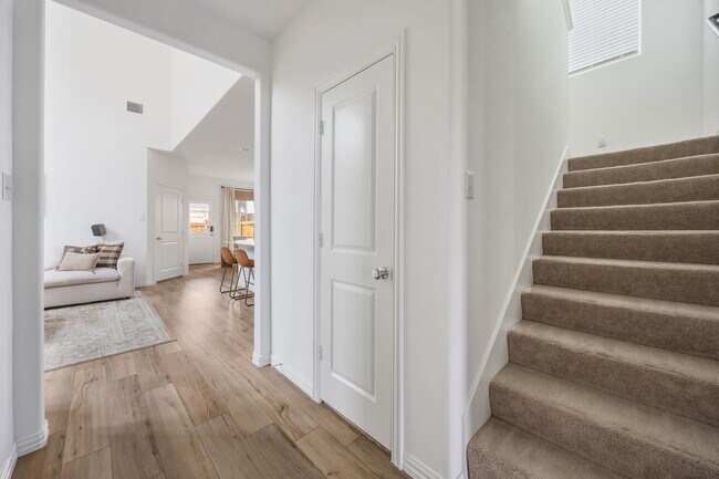 Building Photo - 10016 Thornapple Rd