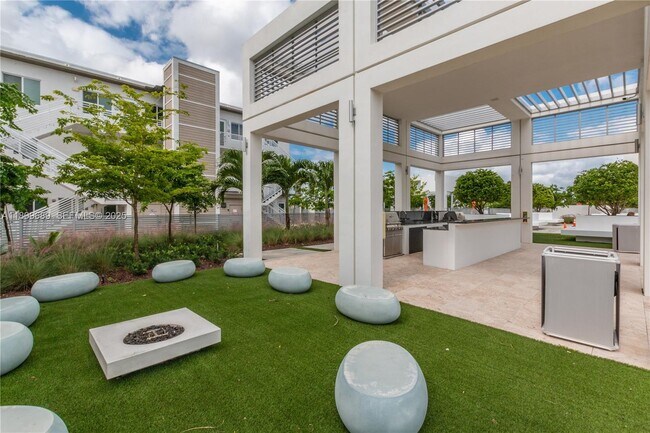 Building Photo - 10245 NW 63rd Terrace