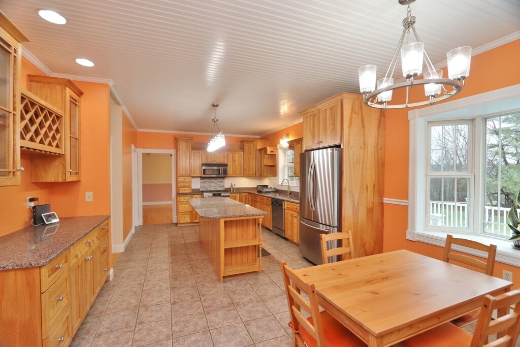 Building Photo - 21 Longmeadow Dr