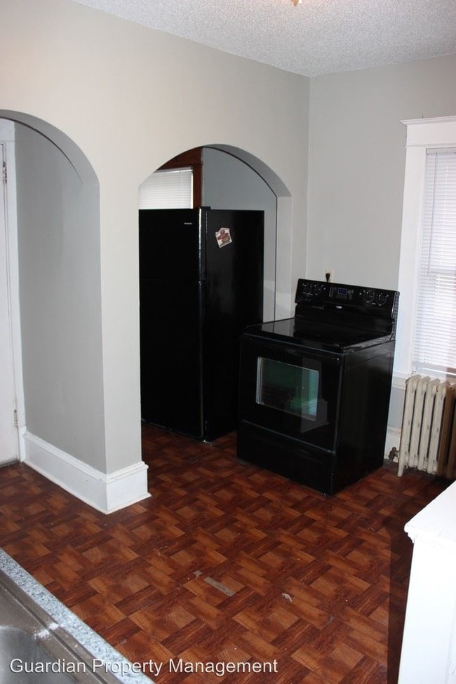 Building Photo - 1024-1026 15th Ave SE