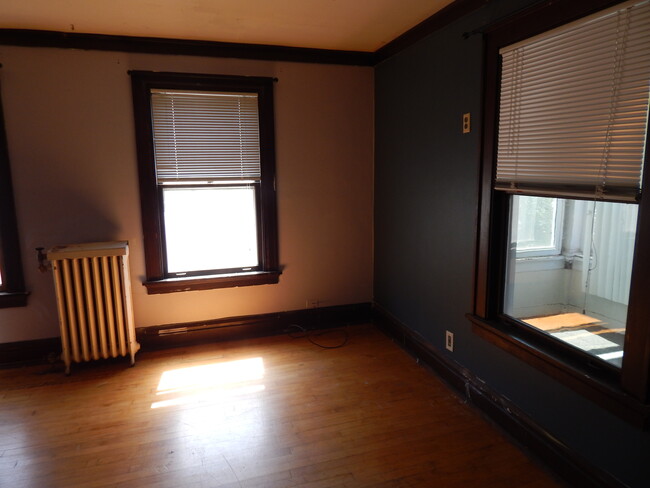 Bedroom 3 View 2 - 208 S Bassett St