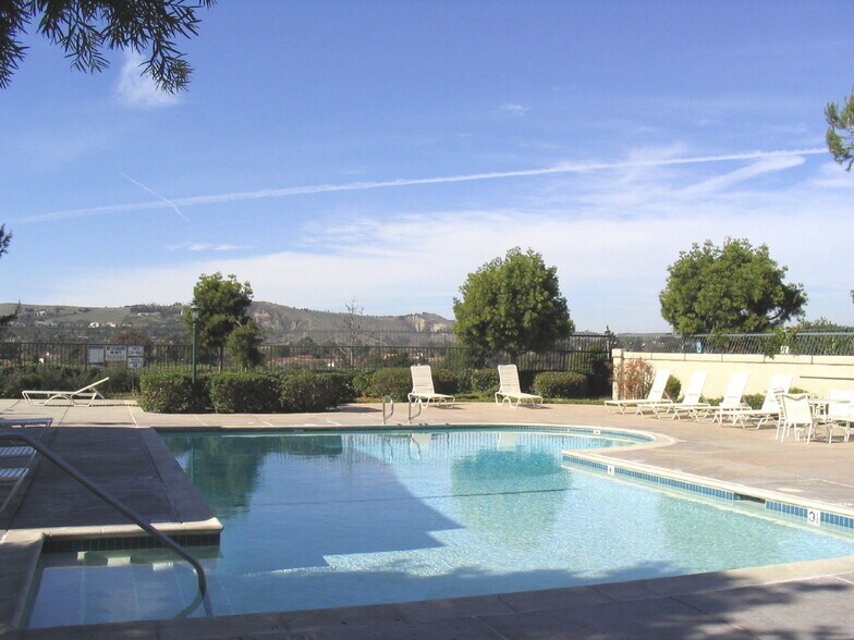 community pool - 27377 Paseo Laguna