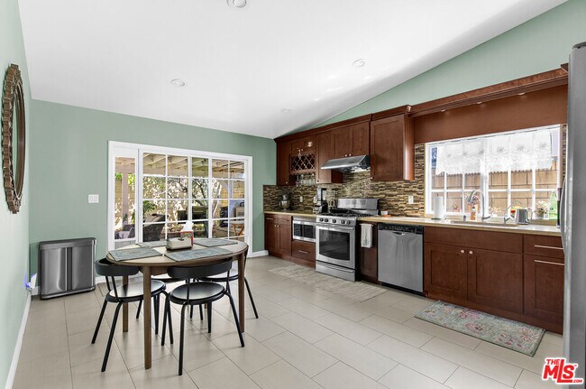 Building Photo - 13223 Arabella St