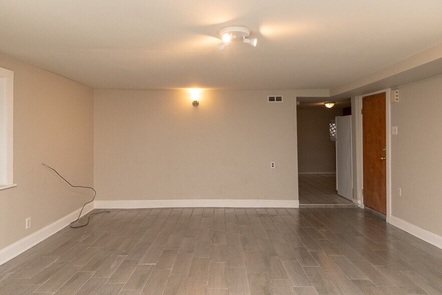 Building Photo - 1052 N Oakley Blvd