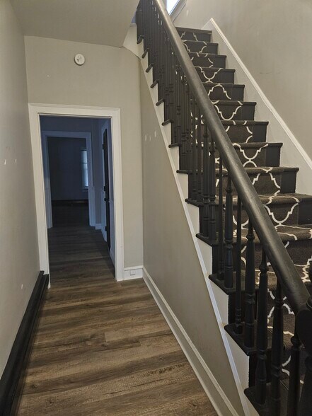 entryway - 290 E 7th St