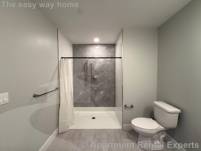 Building Photo - 9 Central St