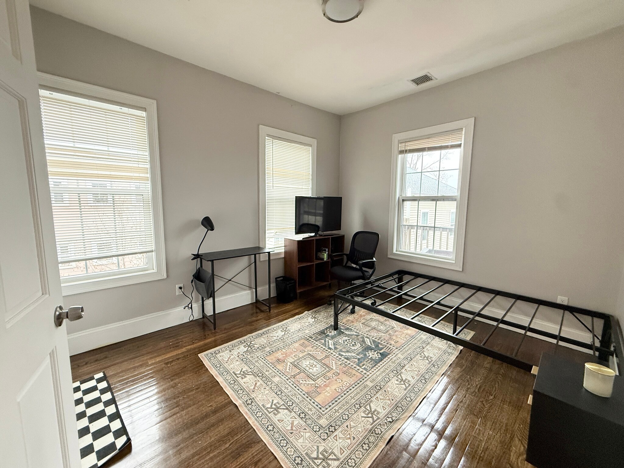 Building Photo - 91 Hillside St