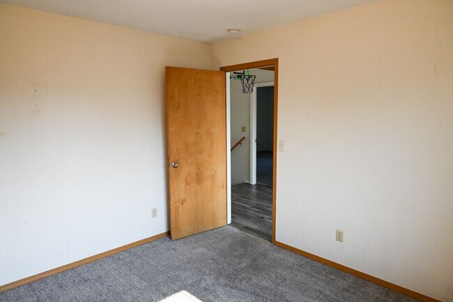 Building Photo - 916 Montana St