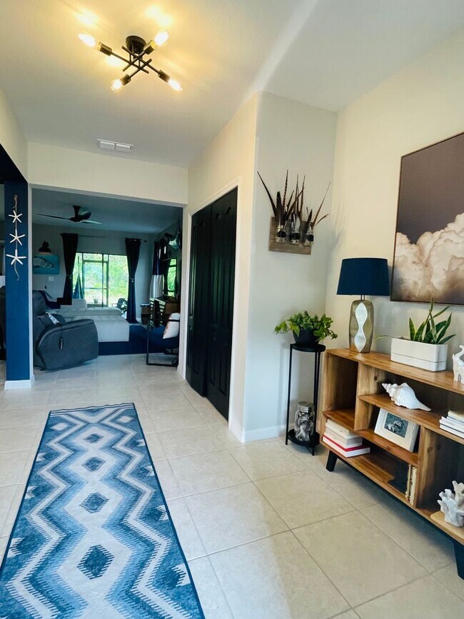 Building Photo - **SEASONAL/SHORT TERM RENTAL IN VILLA MILANO**
