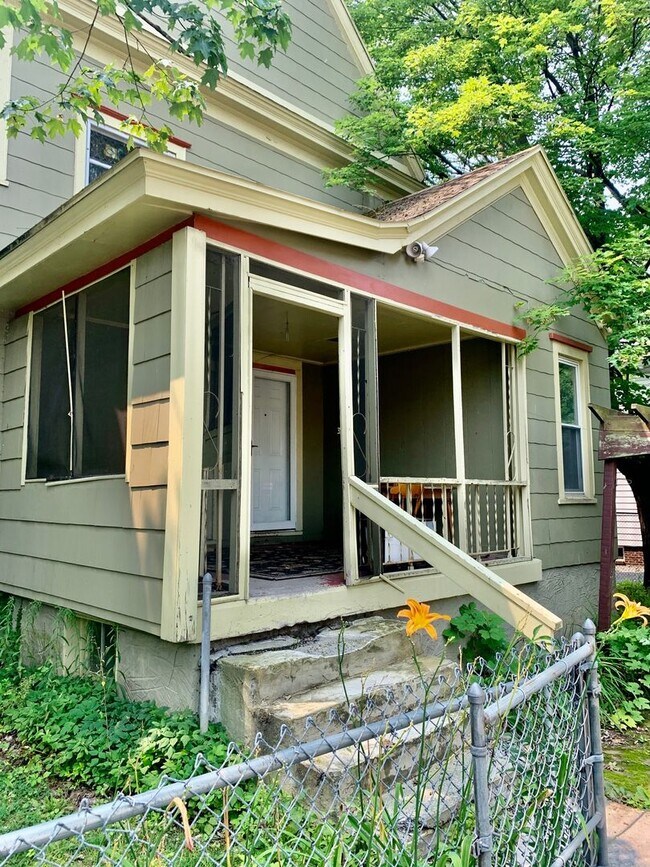 Building Photo - 329 Salt Springs Rd