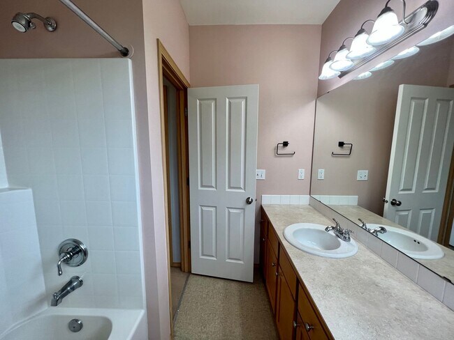 Building Photo - Greenwood Home