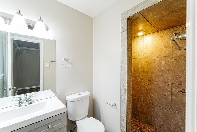 Building Photo - 1831 Mara Dr NE