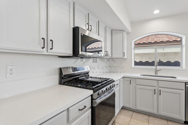 Building Photo - 9841 W Tonopah Dr