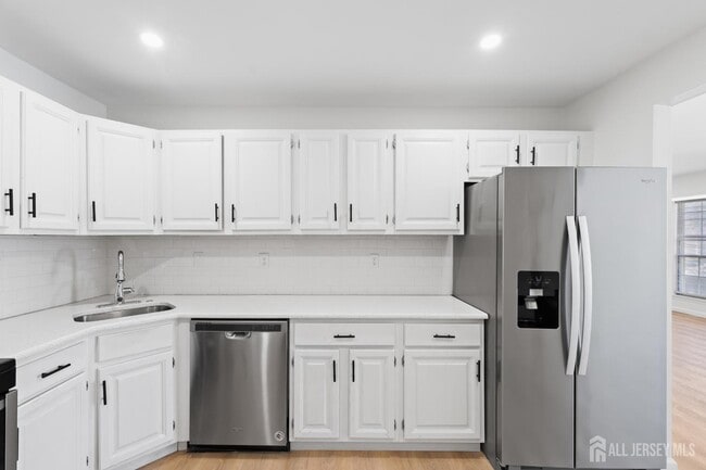 Building Photo - 195 Darwin Ln