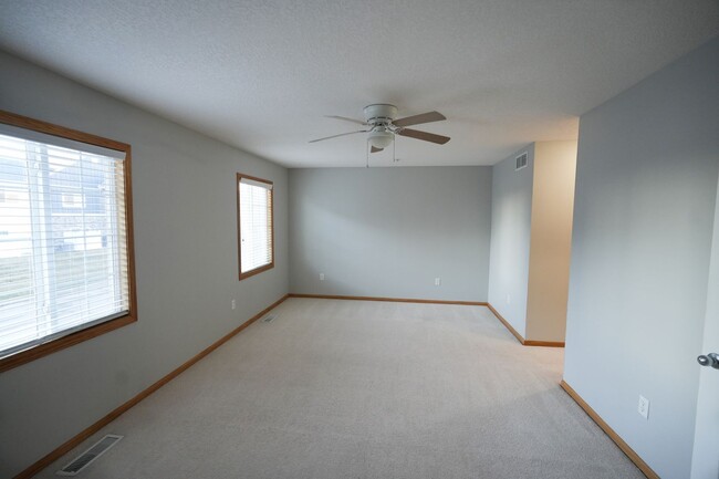 Building Photo - Spacious 2-Bedroom Townhome in Prime West ...