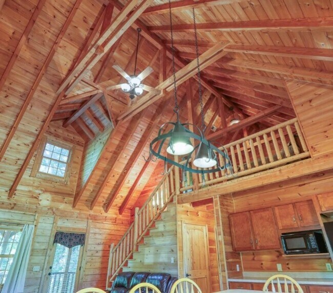 Building Photo - 2 Bedroom / 1 Bath Fully Furnished Cabin on 2 plus acres all utilities included - Surgoinsville TN