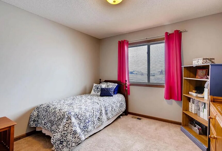 Building Photo - 19 Meadowlark Dr