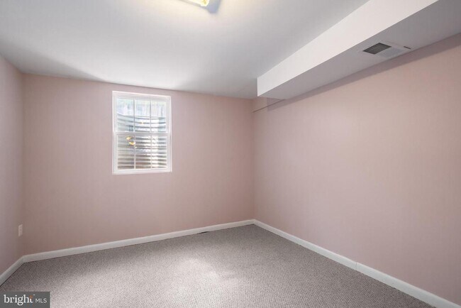 Building Photo - 1103 Burwick Dr