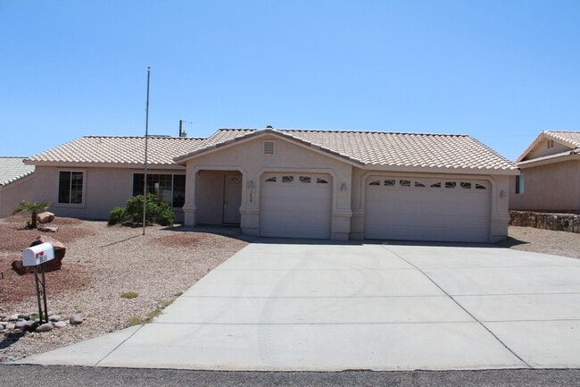 Building Photo - 3 Bedroom 2 Bathroom 3 Car Boat Deep Garag...
