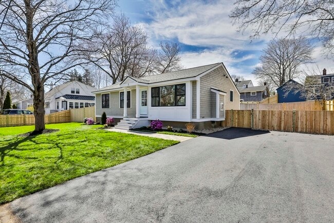 Building Photo - 7 Christopher St