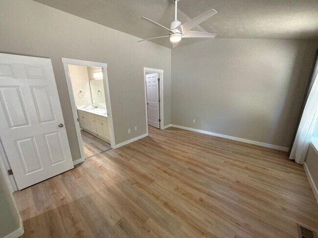 Building Photo - 5647 SW Windflower Dr