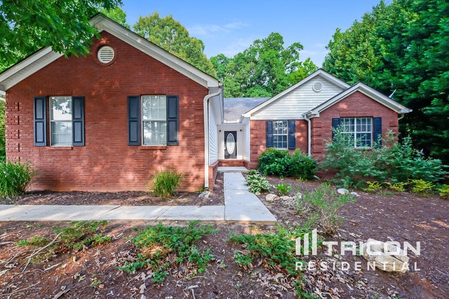 Building Photo - 85 Parkwood Dr