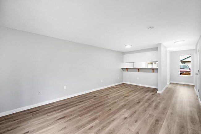 Building Photo - INCREDIBLE 2-bed/1.5bath Town House! $500 ...