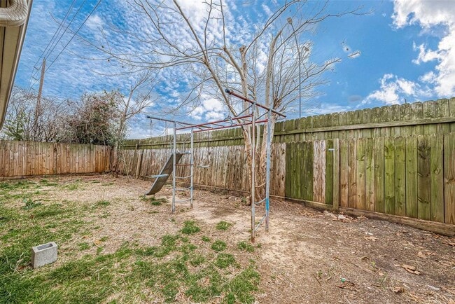 Building Photo - 14947 Heritage Wood Dr