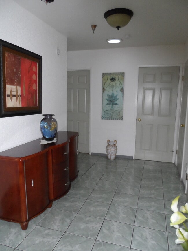 Building Photo - 115 Corte Maria Ave