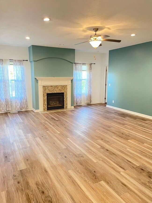 Building Photo - Spacious home in super nice neighborhood in Northwest Omaha