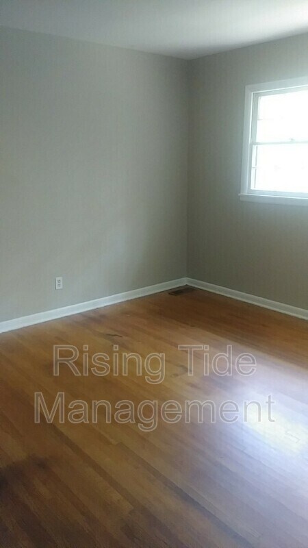 Building Photo - 1042 Mesa Dr