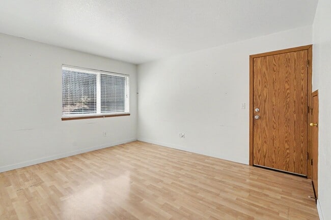 Building Photo - 5260-5262 Springcrest Drive