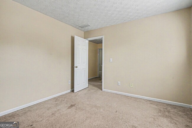 Building Photo - 375 Clairidge Ln SW