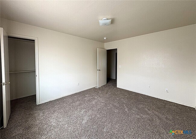 Building Photo - 4100 Pilgram Dr