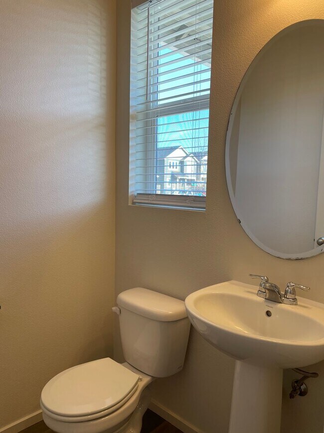 Building Photo - BEAUTIFUL 3 Bedroom 2.5 Bath Home! High Ce...