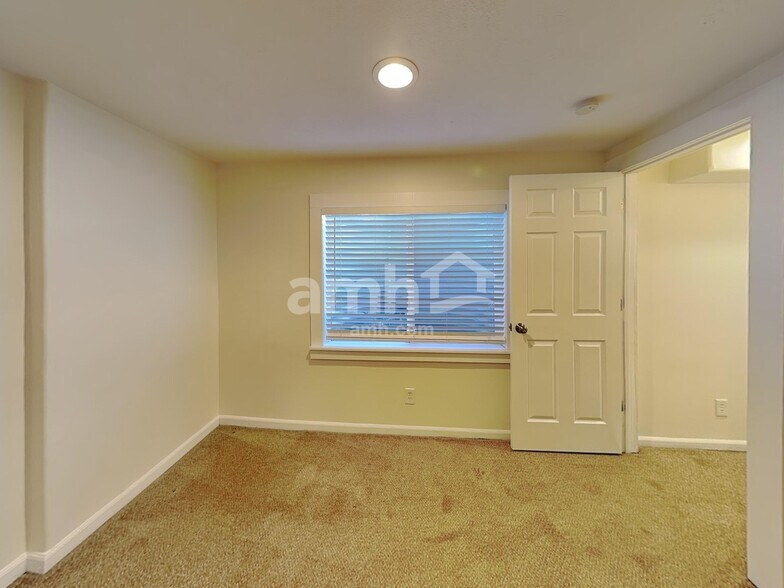 Building Photo - 8359 Sawtooth Oak Dr