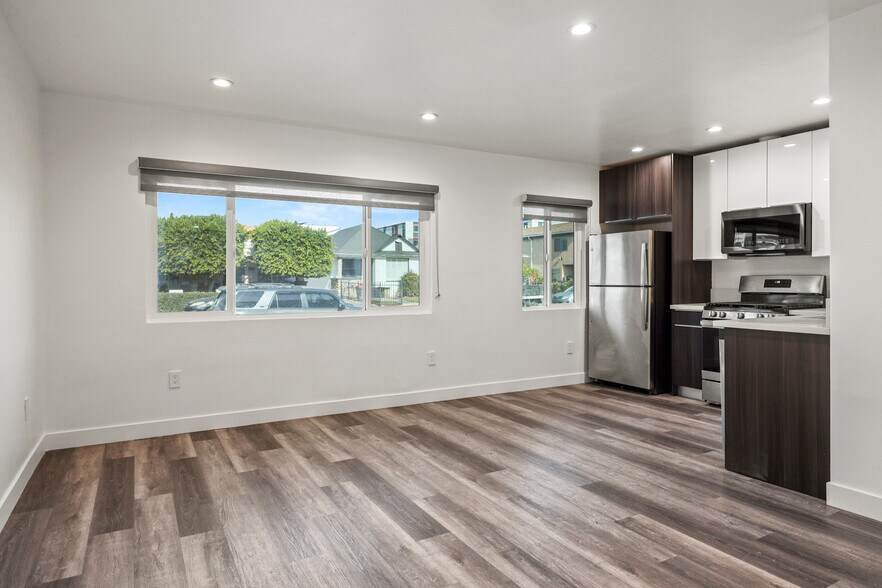 Building Photo - 1352 W 36th St