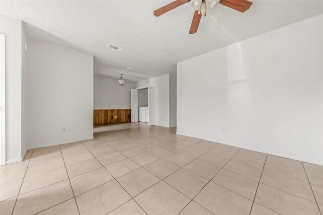 Building Photo - 1412 Gramma Ct