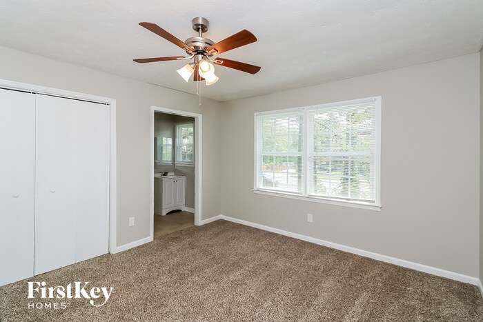 Building Photo - 3975 Sandy Plains Rd