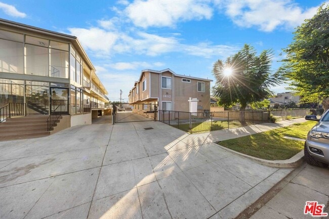 Primary Photo - 14112 Delano St