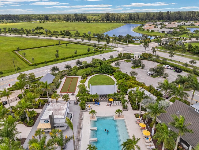 Building Photo - 5320 St Armands Way