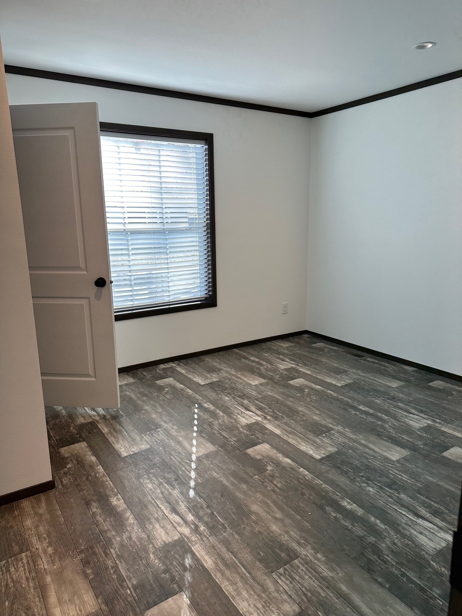 Building Photo - 204 Paradise Ter