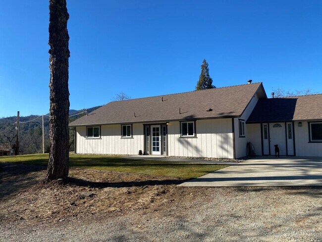Building Photo - 10964 Rainbow Lake Rd