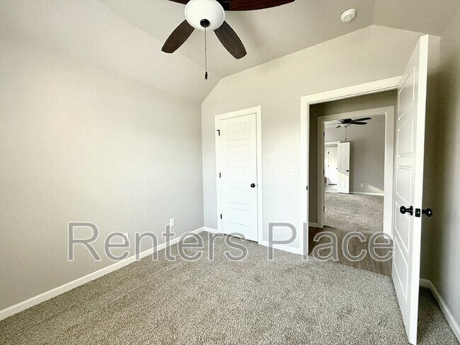 Building Photo - 2713 SE 22nd St