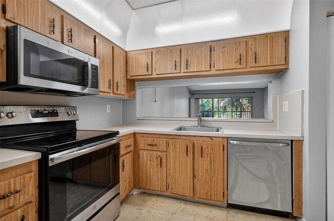 Building Photo - 491 Ives Dairy Rd