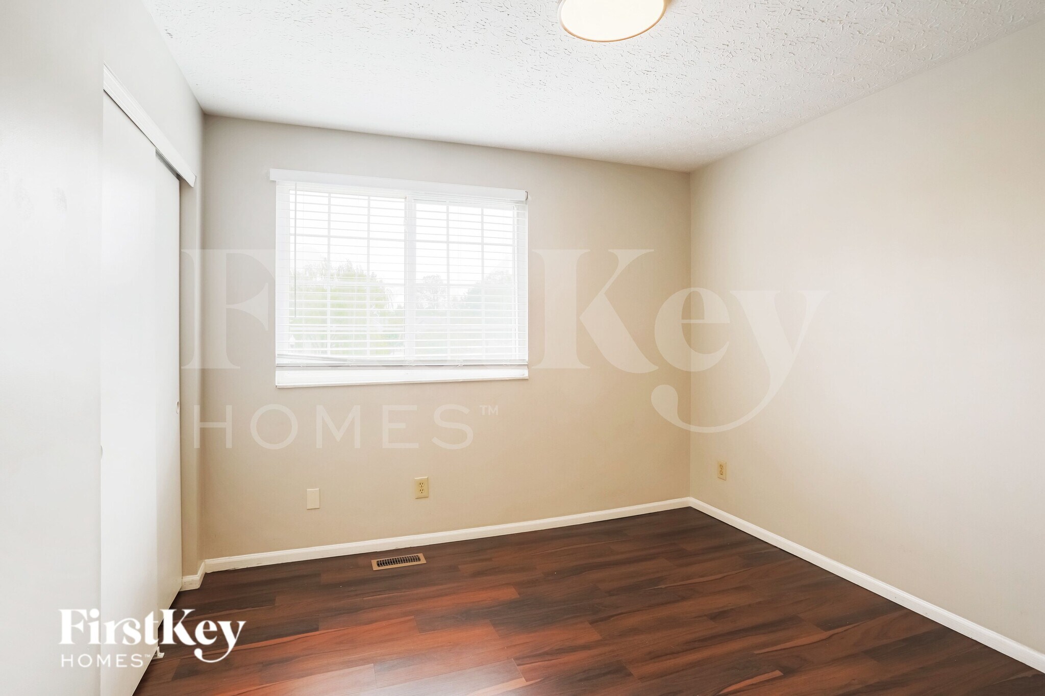Building Photo - 1732 Westmeadow Dr