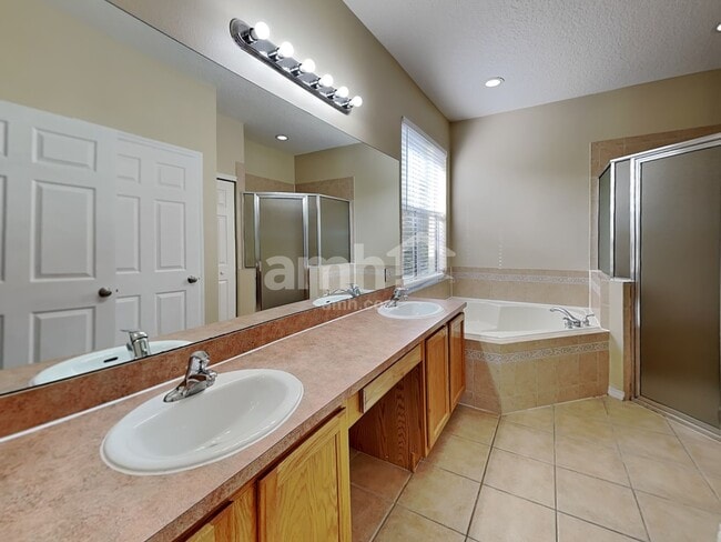 Building Photo - 13450 Sunkiss Loop