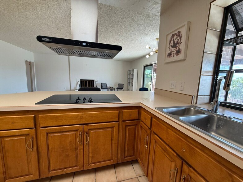 Building Photo - 1402 E Big Rock Rd