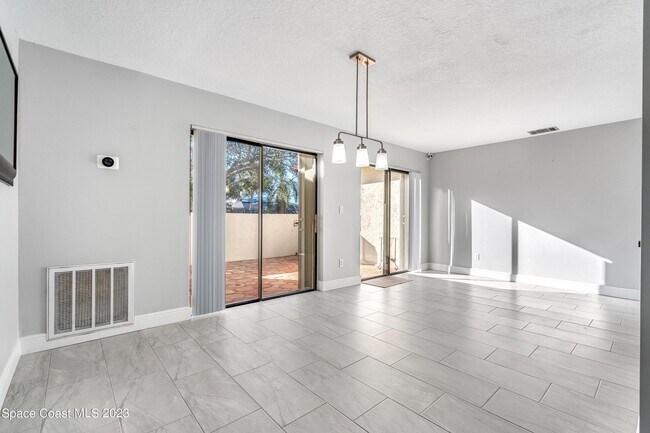 Building Photo - 1080 Park Ridge Pl